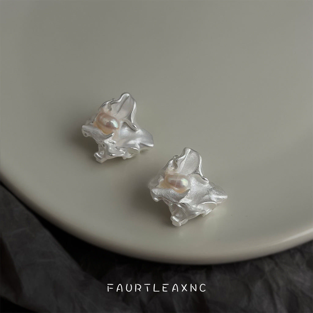 C廠【6852】煙雨小眾設計誇張不規則淡水珍珠液態銀色個性新款耳環耳環女
 25.10-3