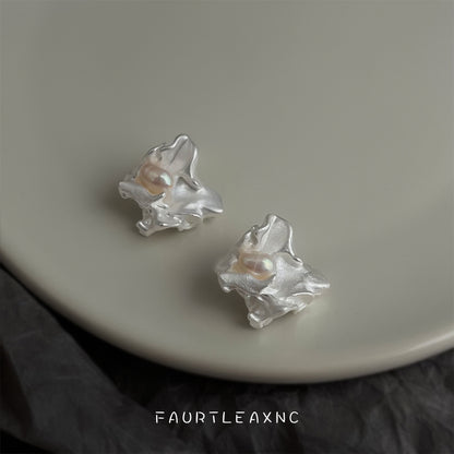 C廠【6852】煙雨小眾設計誇張不規則淡水珍珠液態銀色個性新款耳環耳環女
 25.10-3