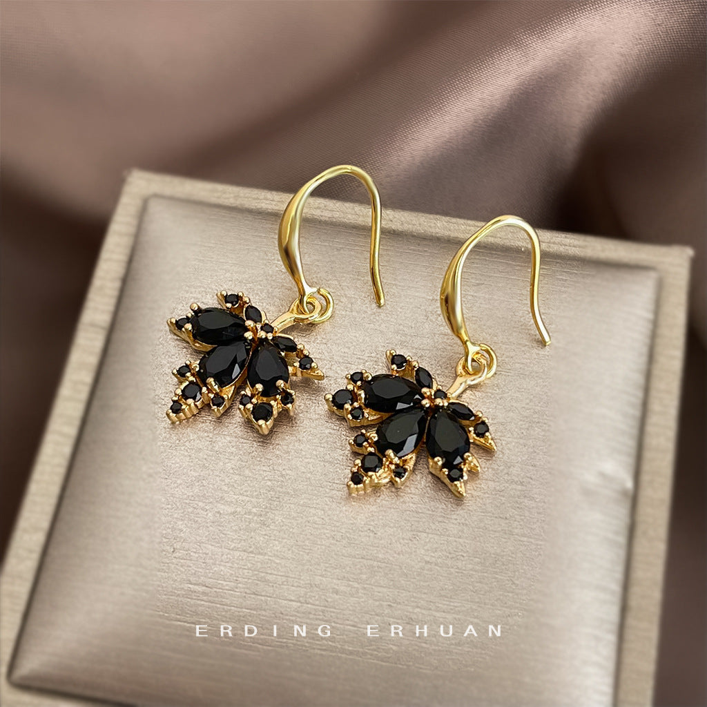 C廠【6966】鋯石楓葉電鍍14K時尚輕奢風高級感黑色樹葉耳環 氣質通勤耳飾
 25.10-4