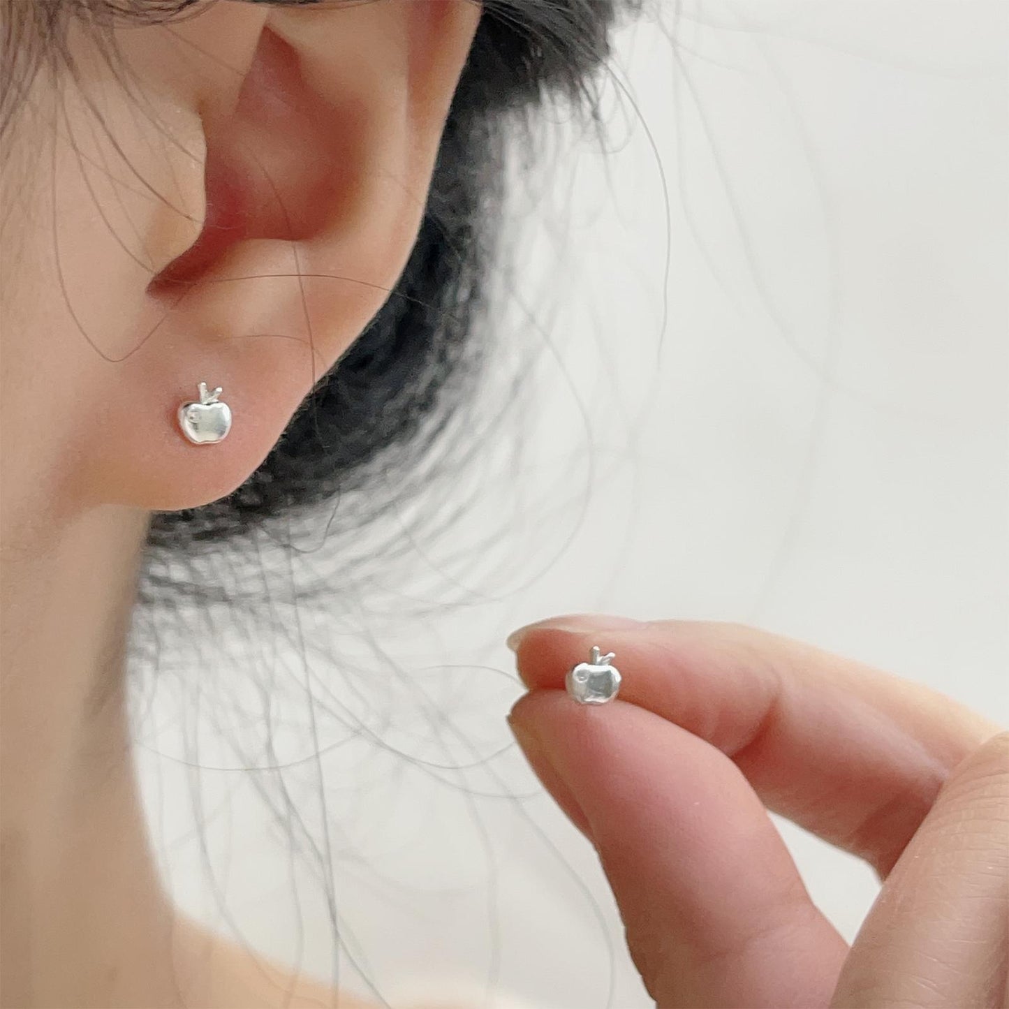 F廠【XDQ11130E】小眾簡約感S999純銀迷你蘋果耳環女簡約創意設計養耳洞耳飾品
 25.11-2