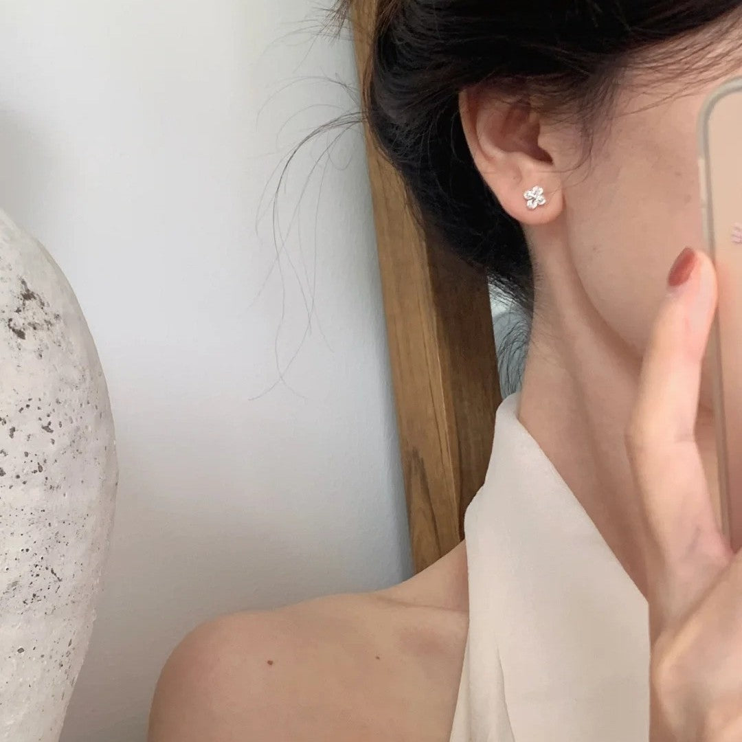 F廠【XDQ10625E】S925純銀簡約小眾四葉草耳環女時尚設計感閃鑽百搭基本款耳飾
 25.11-1