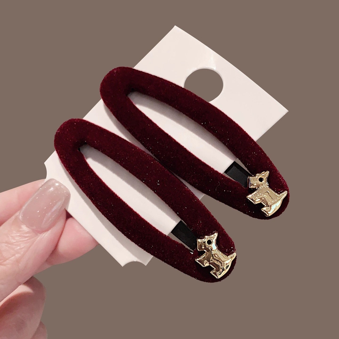 C廠【Y987】新款精緻小巧氛圍感髮夾絲絨金標小狗側邊小夾子bb夾復古髮飾女
 25.12-4「C廠-單筆結帳需滿，NT$500出貨(不含運費)」