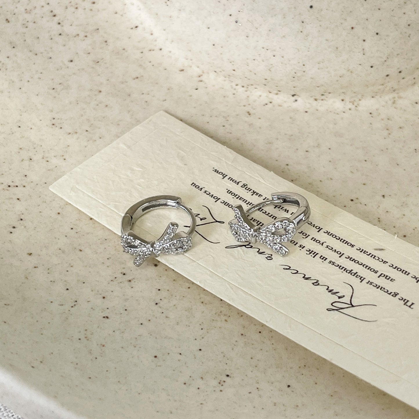 E廠【XDQ10639E】韓國氣質滿鑽蝴蝶結耳扣女S925純銀精緻名媛風耳圈甜美耳飾品
 25.12-1