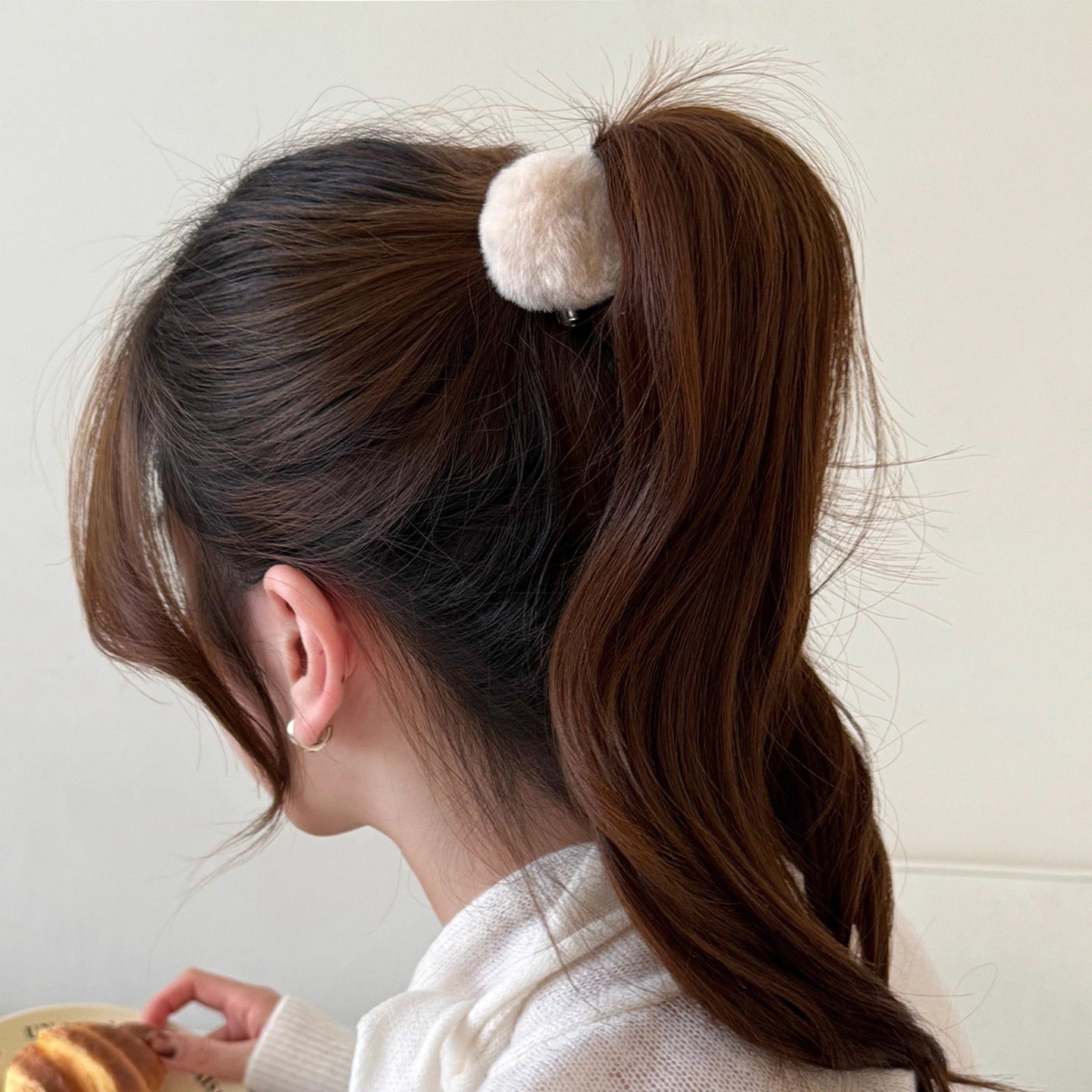 C廠【P107】可愛毛絨球球髮夾女2025新款秋冬甜美公主頭小號抓夾氣質髮卡頭飾
 26.01-1「C廠-單筆結帳需滿，NT$500出貨(不含運費)」
