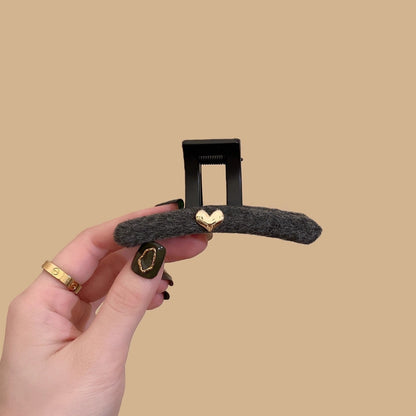 C廠【Y877】韓國秋冬氣質毛呢抓夾女金屬愛心髮夾百搭高級感後腦勺盤髮鯊魚夾
 25.12-2「C廠-單筆結帳需滿，NT$500出貨(不含運費)」