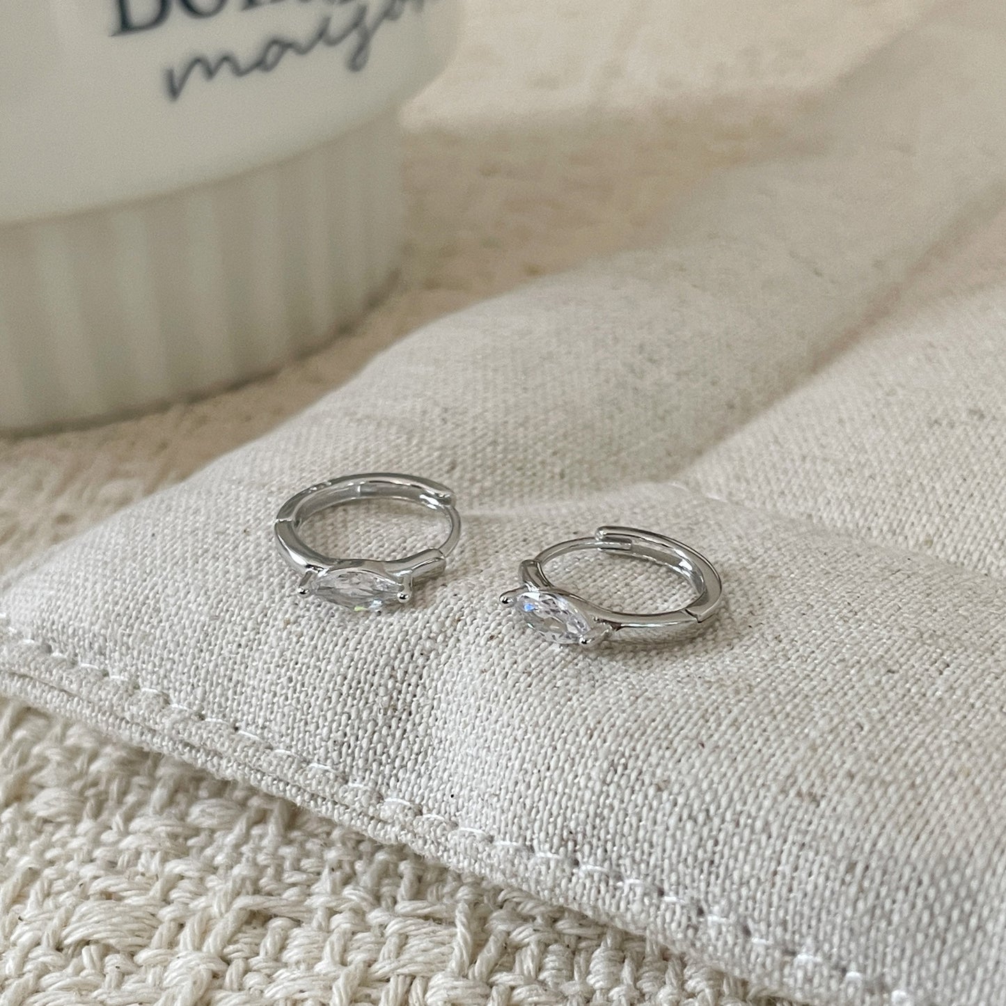 E廠【XDQ10541E】小眾設計馬眼閃鑽耳扣S925純銀精緻優雅鑲鋯石時尚耳環耳環女
 26.01-1