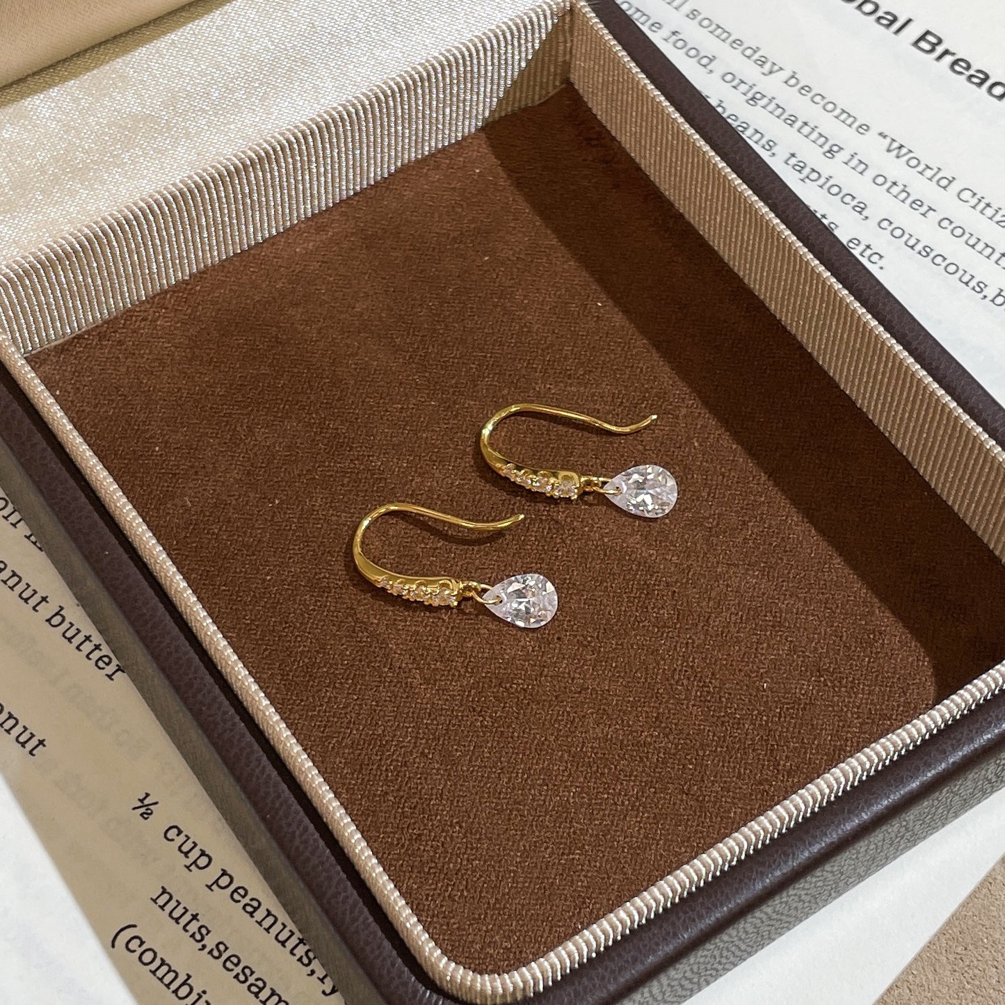 F廠【XDQ10054E】S925純銀精緻高級感水滴耳鉤女靈動爆閃鋯石氣質輕奢耳環耳飾
 25.10-5