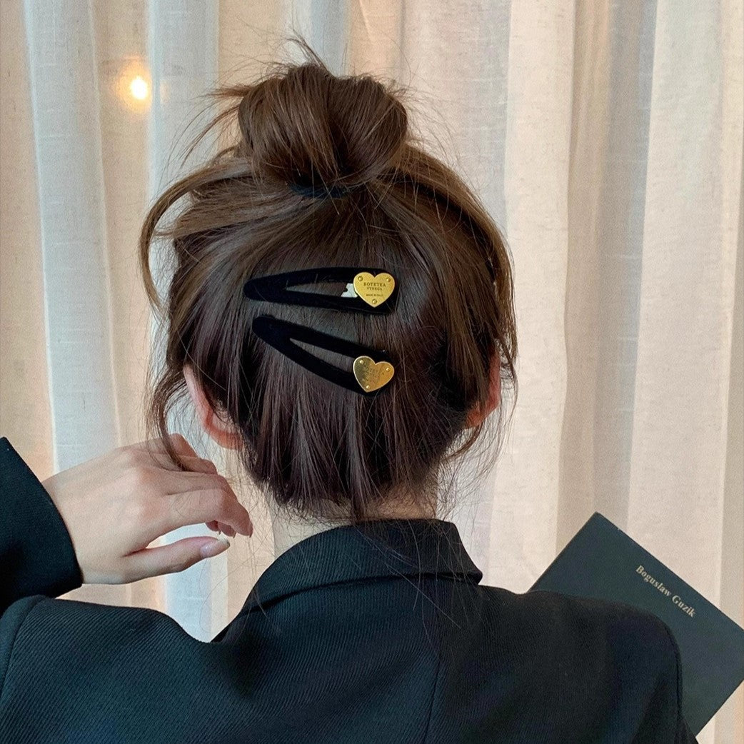 C廠【Y934】絲絨金標愛心氣質高級掰夾前額碎髮瀏海鴨嘴夾子百搭側邊夾髮飾
 25.12-3「C廠-單筆結帳需滿，NT$500出貨(不含運費)」