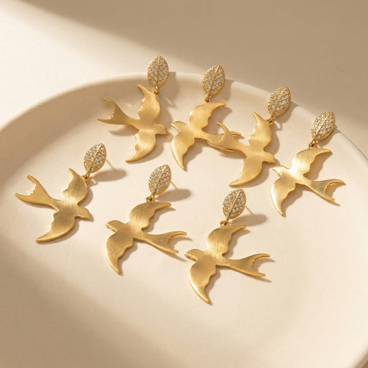 B廠【F1571】歐美INS小眾樹葉鋯石耳環不鏽鋼小燕子耳墜個性設計耳飾鍍18k真金
 26.04-3