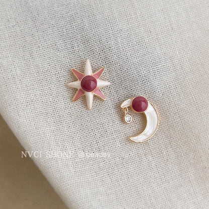 C廠【7043】原創八芒星月亮~925銀針不對稱設計清新甜美學院風新款耳環耳環女
 25.11-1