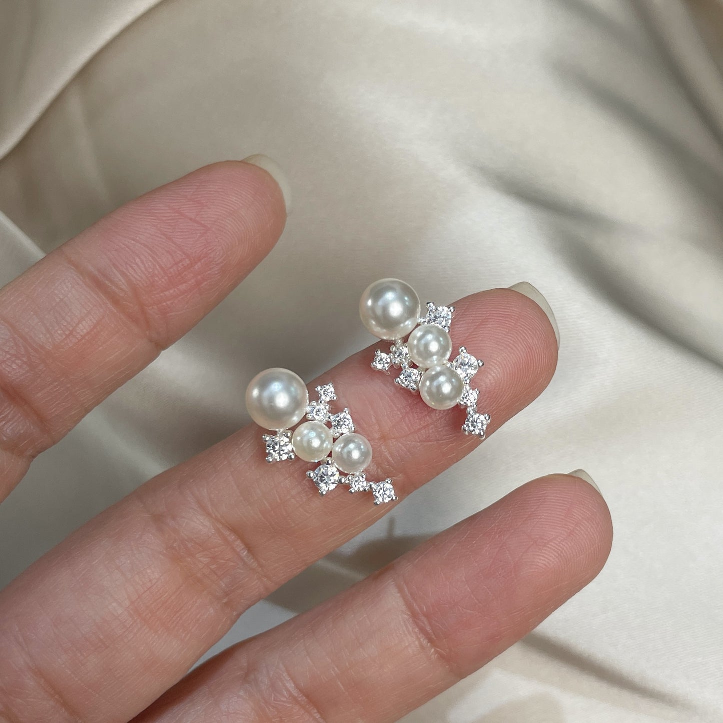 E廠【DQ11167E】法式高級感葡萄串仿珍珠耳環女S925純銀溫柔時尚鋯石顯白耳飾
 25.10-3