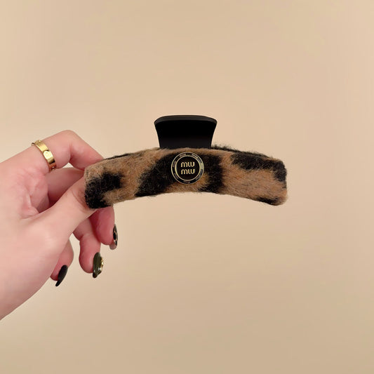 C廠【P105】秋冬高級感毛絨抓夾女2025新款髮量少後腦勺鯊魚夾小香風髮夾髮飾
 26.01-1