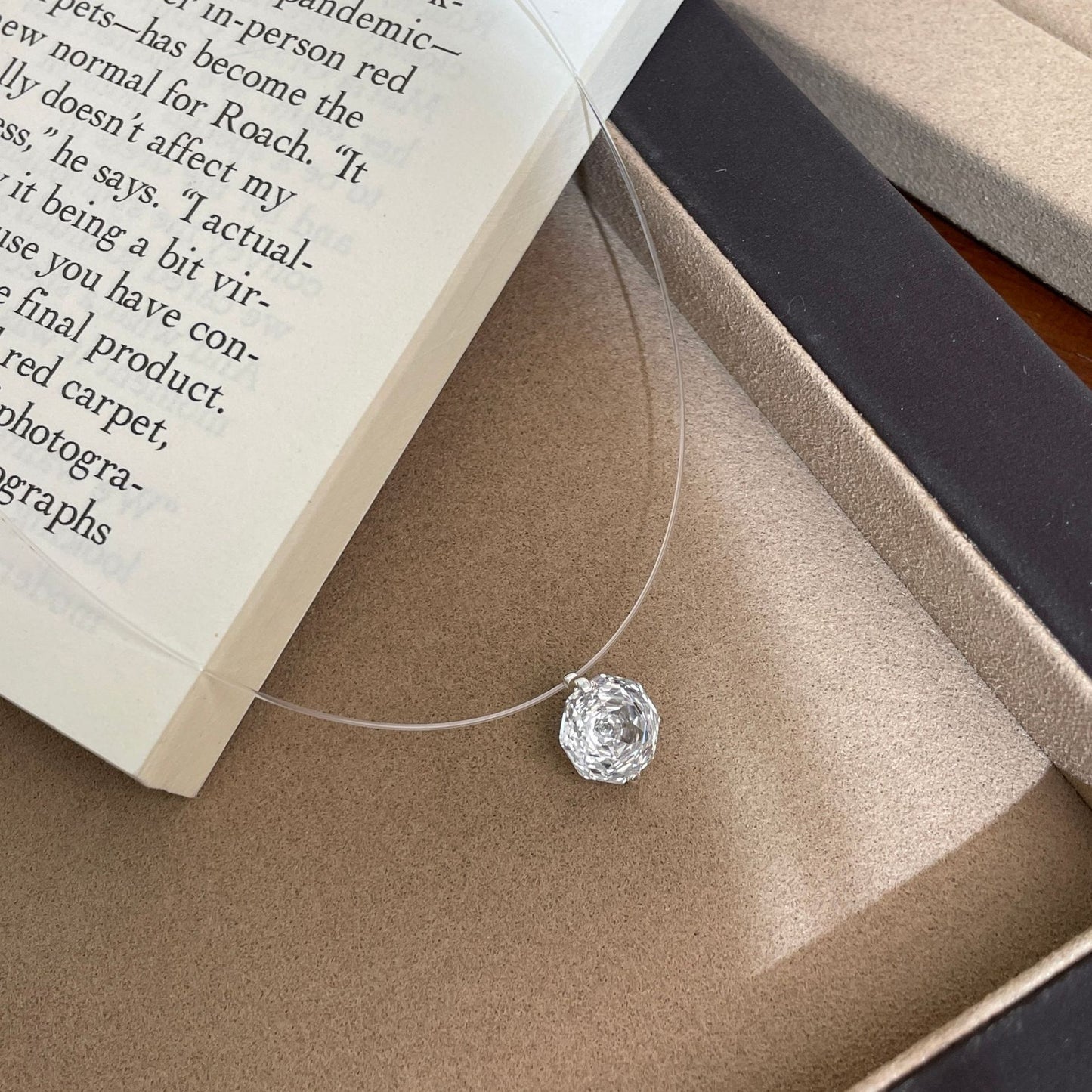 F廠【DQ2212N】S925純銀精緻玫瑰切閃鑽石耳機女人魚淚隱形魚線百搭鎖骨鏈 25.07-4