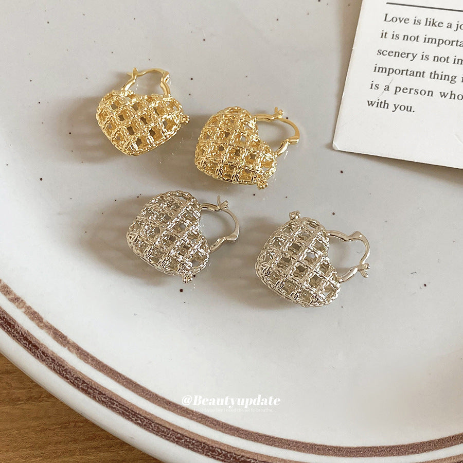 A廠【WE5211】法式復古鏤空金屬愛心扣簡約日常通勤耳環輕奢高級感小眾耳環女
 25.11-2