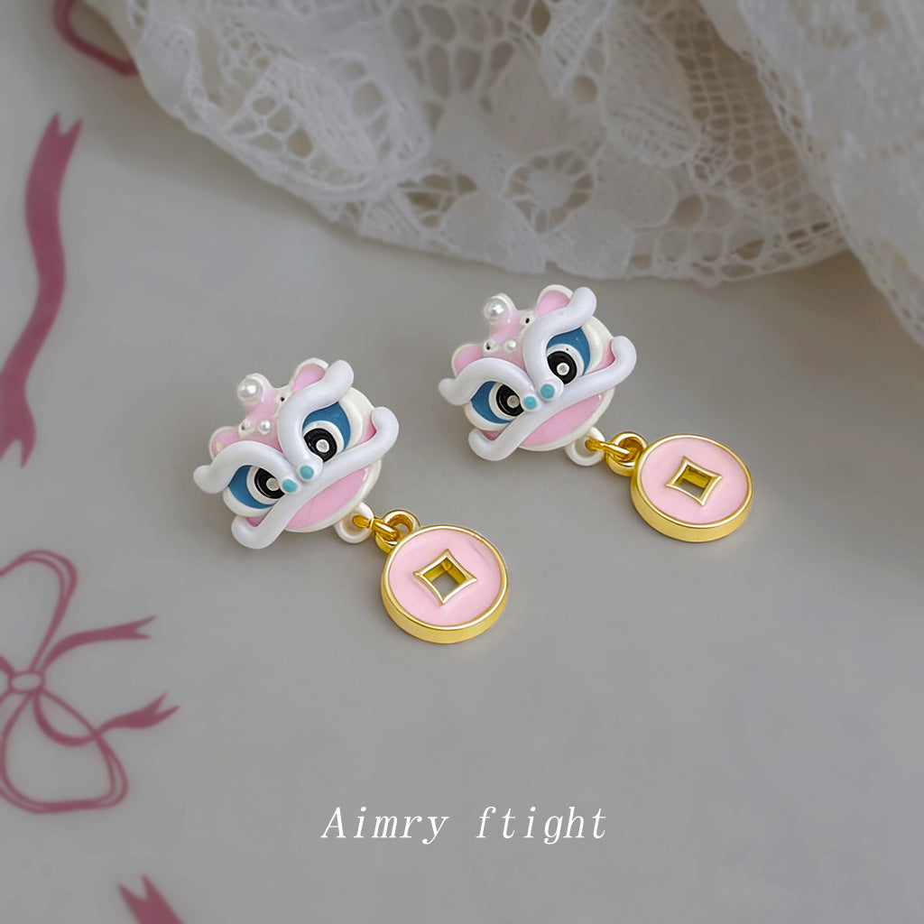 A廠【7343】個性小眾醒獅送財粉色滴釉清新甜美舞獅耳飾女可愛甜美耳環
 26.01-2