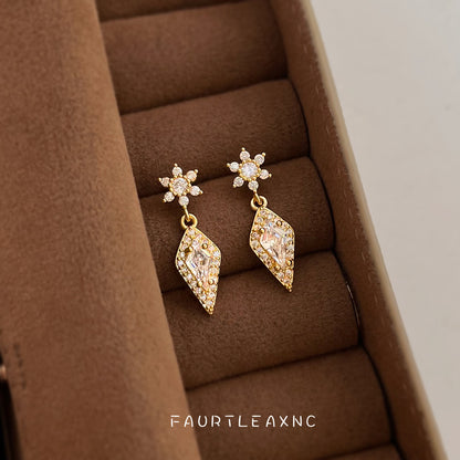 C廠【7079】雪花冰晶微鑲鋯石時尚高級感輕奢風925銀針 小巧熱賣
 25.11-2