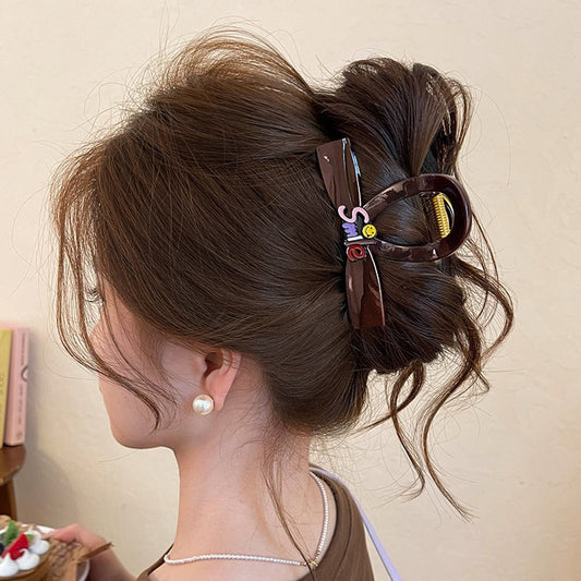 C廠【X105】笑臉字母抓夾女大號巧克力棕色鯊魚夾高級感盤髮夾2026新款百搭髮飾
 26.04-3