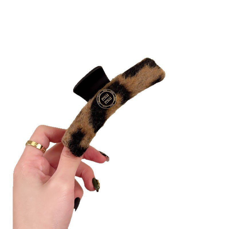 C廠【P105】秋冬高級感毛絨抓夾女2025新款髮量少後腦勺鯊魚夾小香風髮夾髮飾
 26.01-1