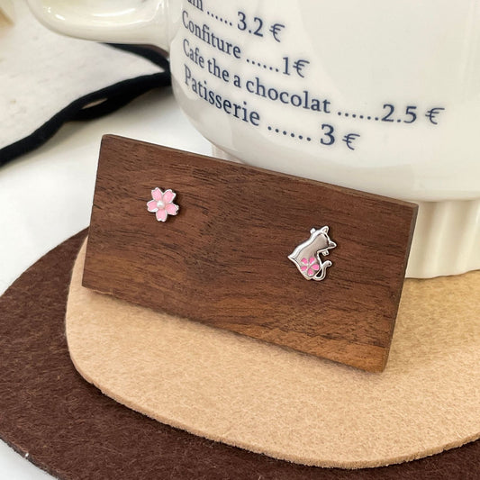 E廠【XDQ10688E】S925純銀精緻可愛貓咪花朵耳環女簡約氣質不對稱滴膠耳飾百搭
 26.05-1
