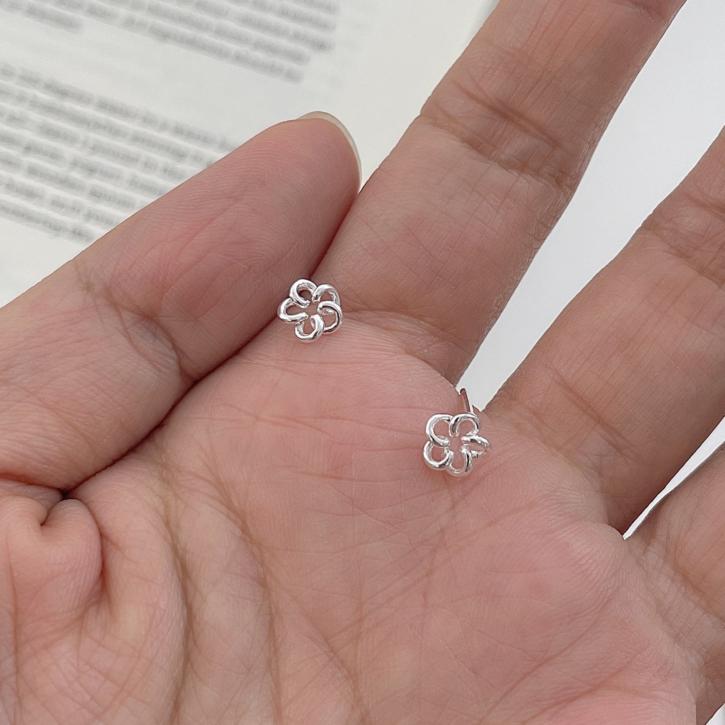 F廠【XDQ11352E】S999純銀小清新森系花朵耳環女精緻設計感迷你小花百搭耳飾潮
 25.11-2