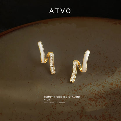 A廠【240】 時尚高級感微鑲鋯石幾何不規則琺琅滴釉新款耳飾立體熱賣耳釘
 26.09-4
