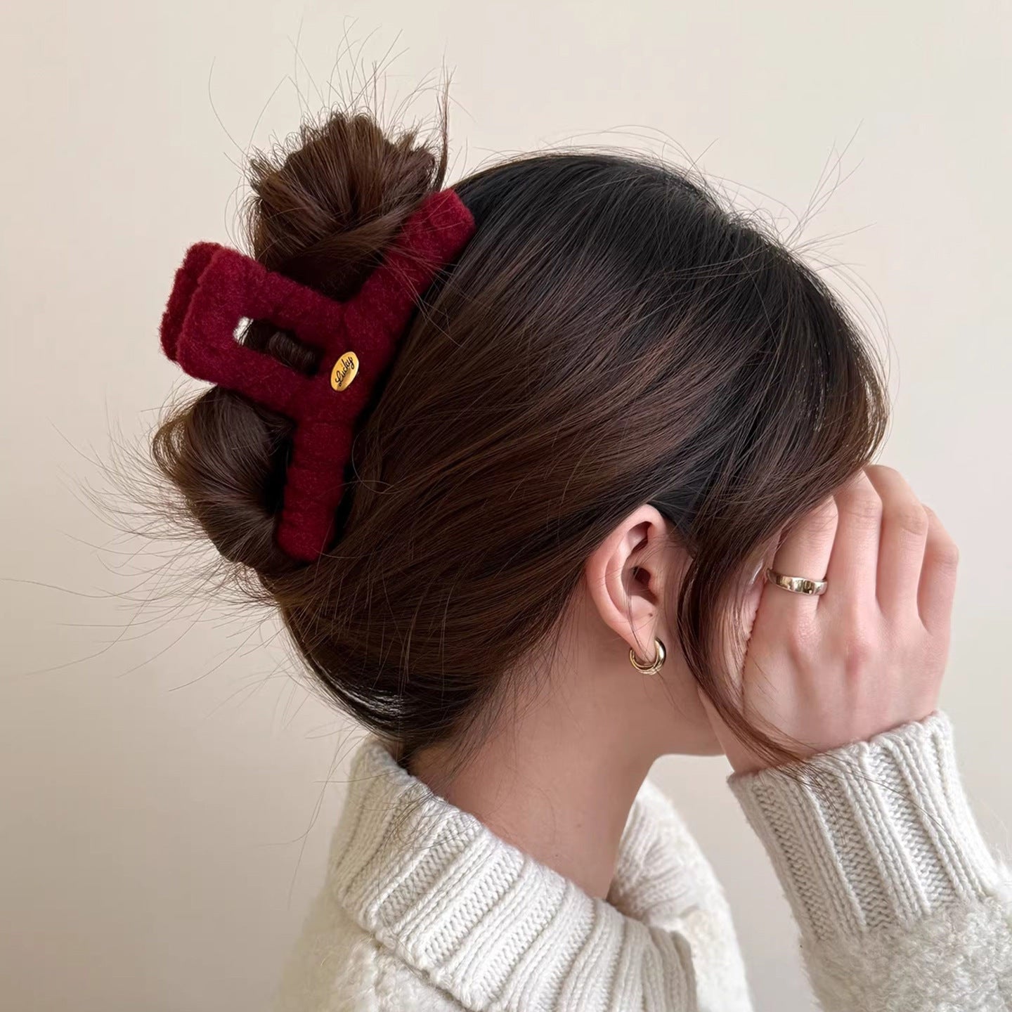 C廠【Y1075】秋冬毛絨金標抓夾女2026新款高級感後腦勺髮夾氣質盤髮鯊魚夾髮飾
 26.01-2