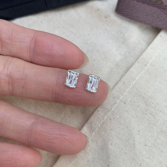 E廠【XDQ10665E】S999純銀小巧精緻爆閃小方塊耳環女簡約氣質方形鋯石百搭耳飾
 26.04-1
