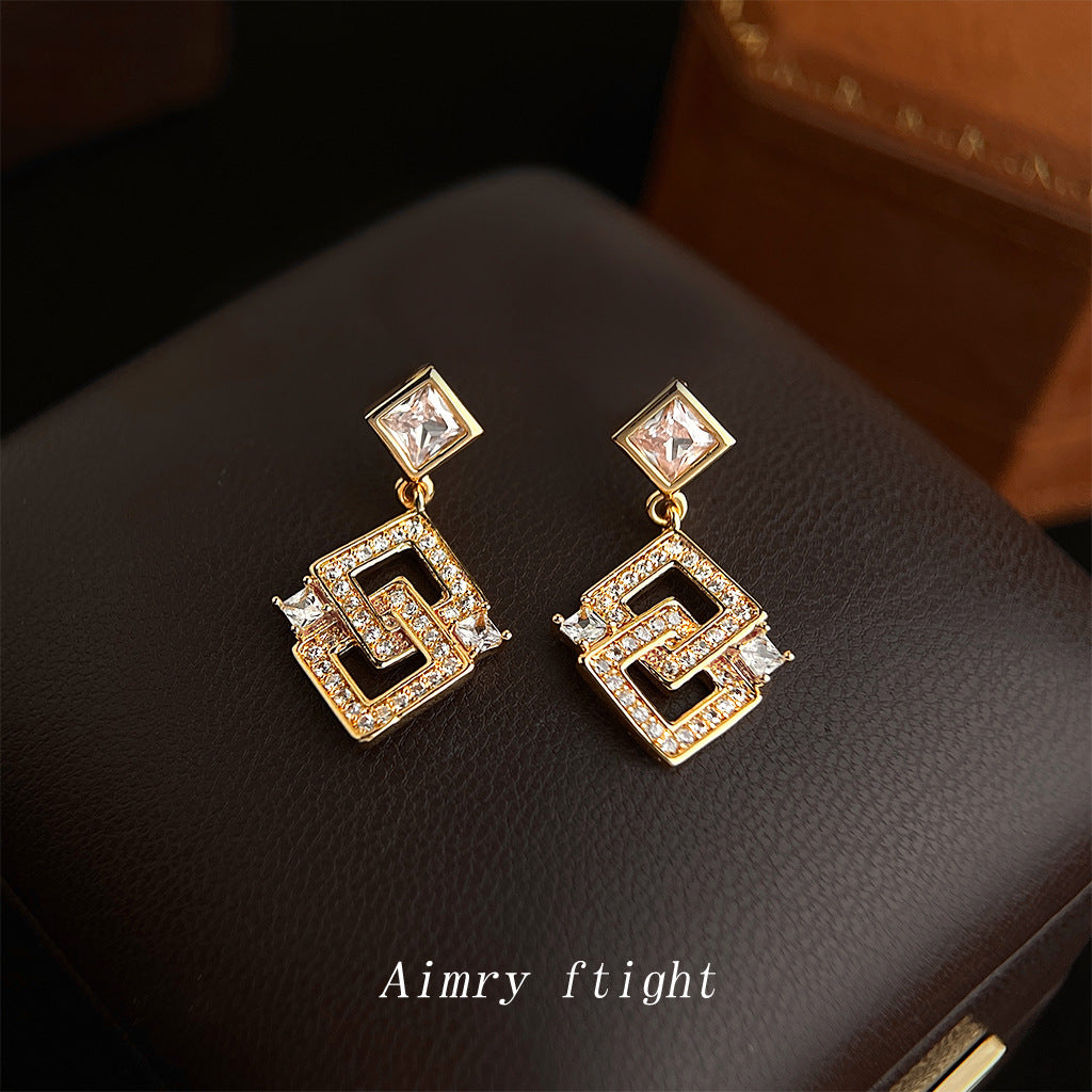 A廠【7197】原創高級感時尚幾何微鑲鋯石方形輕奢風925銀針鍍14K耳飾耳環
 25.12-1