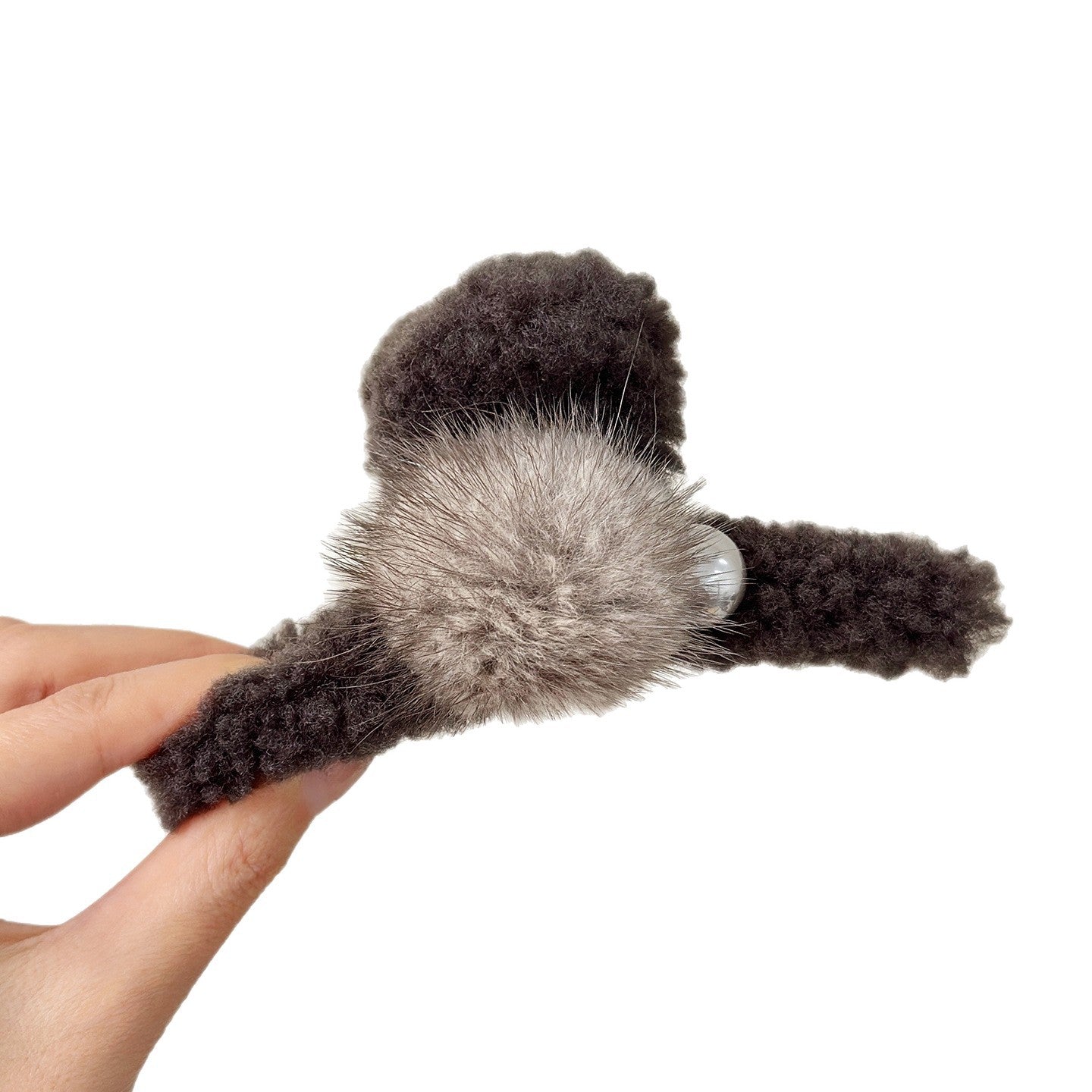 C廠【Y971】毛絨棕色珍珠抓夾大號女秋冬後腦勺髮量大頭飾鯊魚夾子髮夾高級感
 25.12-4「C廠-單筆結帳需滿，NT$500出貨(不含運費)」