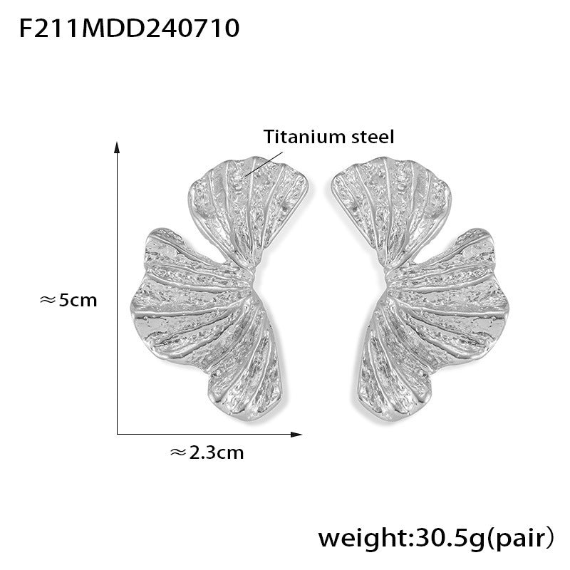 B廠【F211】歐美chic風銀杏葉扭曲紋理葉子耳環鈦鋼鍍18k金誇張輕奢風耳飾 24.07-3