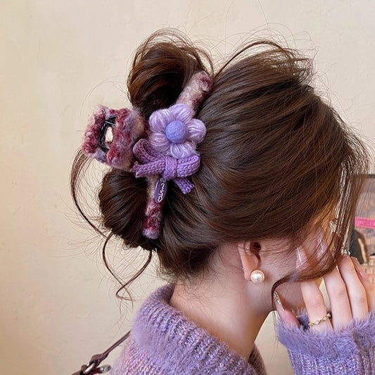 C廠【F104】毛絨頭髮抓夾女花朵蝴蝶結鯊魚夾2025新款高級感髮夾獨特漂亮髮飾
 25.12-4「C廠-單筆結帳需滿，NT$500出貨(不含運費)」