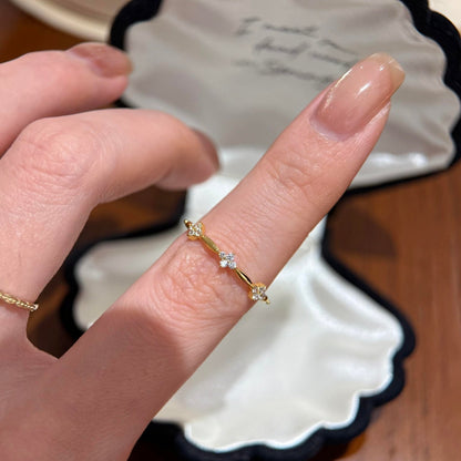 E廠【XDQ8816R】S925純銀簡約精緻四葉草戒指女碎鑽花朵氣質時髦百搭閉口指環
 26.01-1