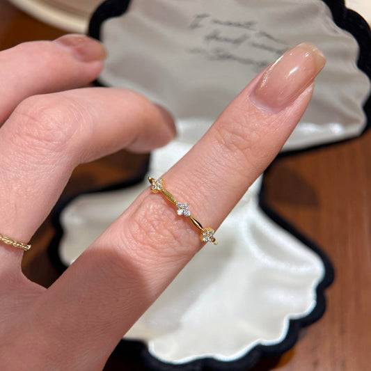 E廠【XDQ8816R】S925純銀簡約精緻四葉草戒指女碎鑽花朵氣質時髦百搭閉口指環
 26.01-1