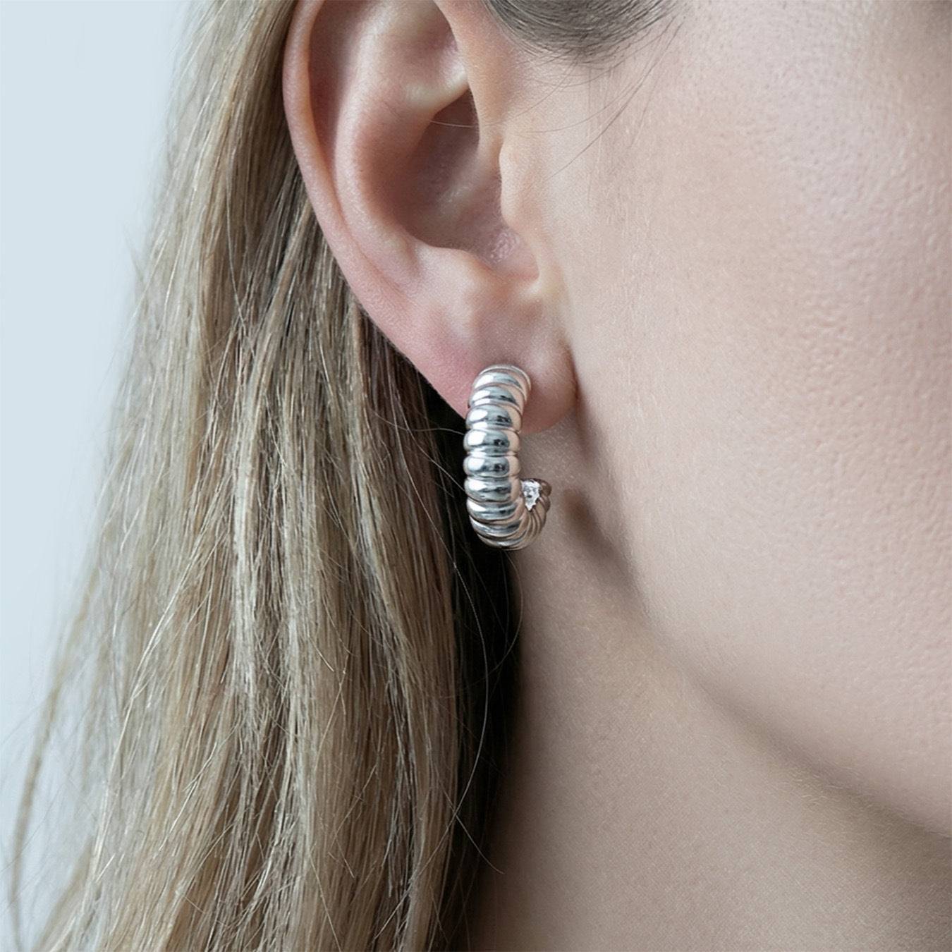 B廠【F035】歐美時尚螺紋C型時尚環形耳環ins簡約輕奢風百搭耳環不鏽鋼耳環女
 26.02-1