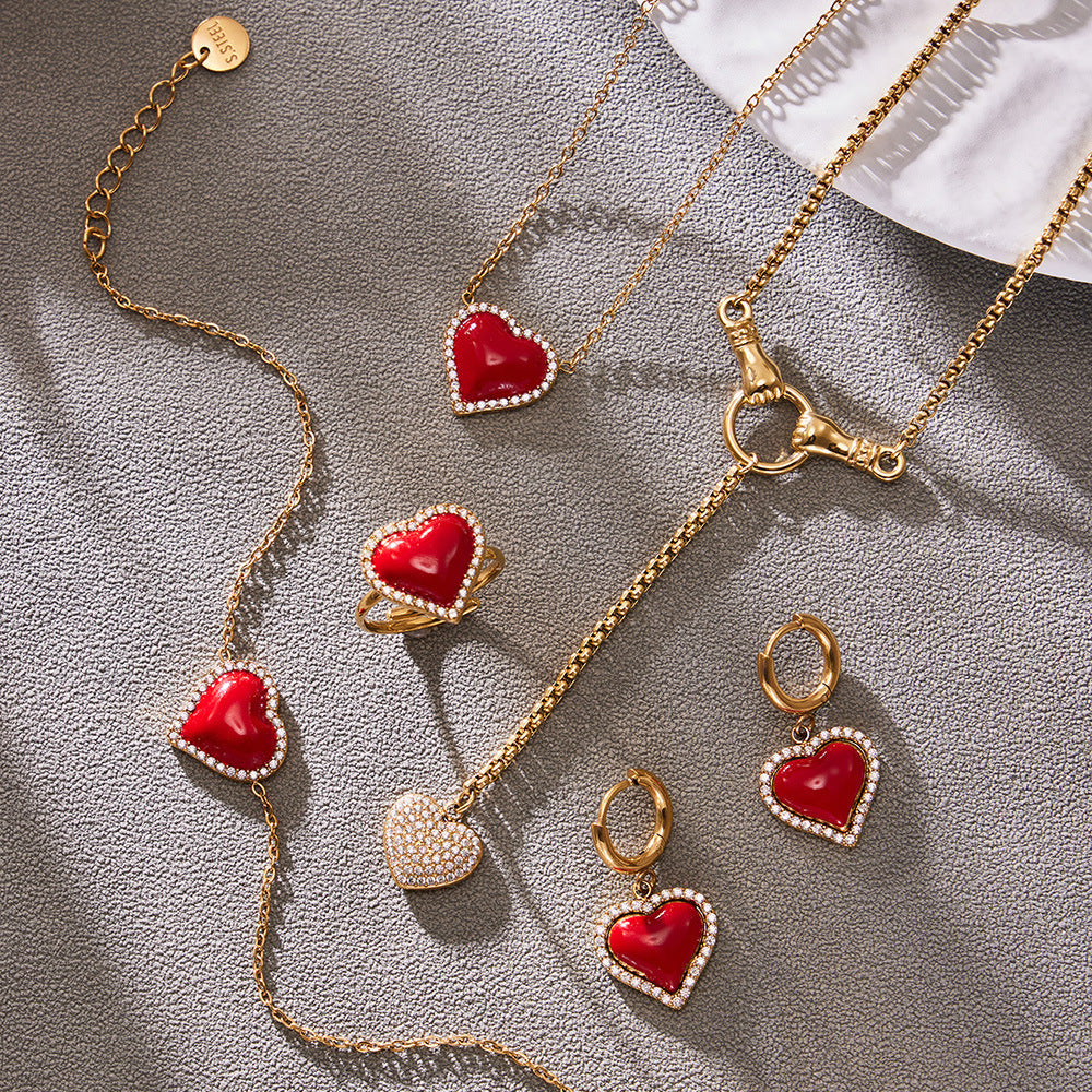 B廠【TXP551】歐美ins風簡約輕奢滴油紅愛心包邊鋯石吊墜項鍊手鍊耳環戒指套裝
 26.02-1