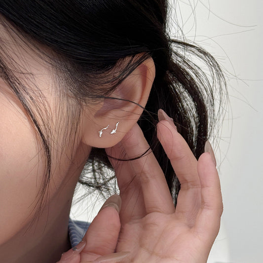 E廠【XDQ11241E】S999純銀簡約小清新海豚耳環女時尚迷你小魚百搭養耳洞耳飾品
 26.03-1