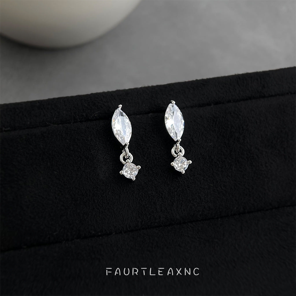 C廠【7063】時尚高級感925銀針鑲嵌鋯石馬眼形狀簡約通勤水滴新款耳飾女
 25.11-2