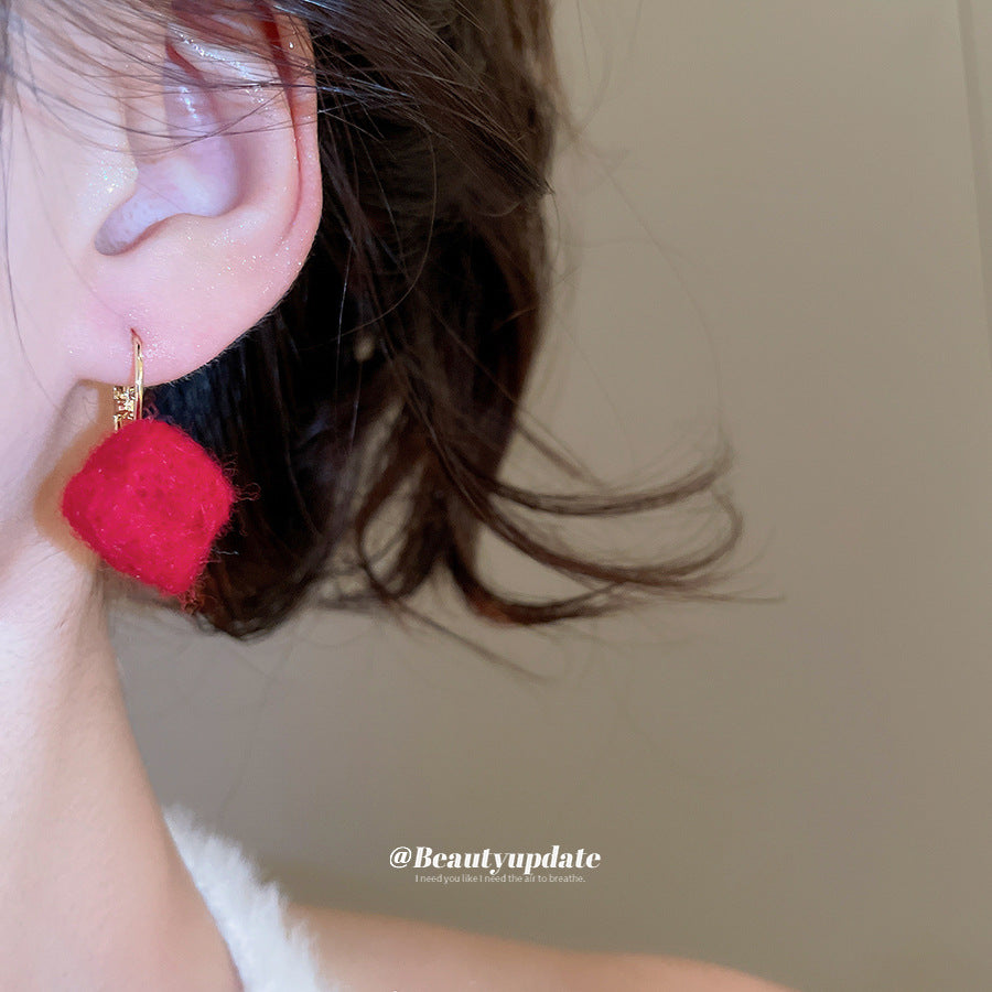 A廠【HE29172】秋冬新款方形毛絨吊墜耳環簡約小眾獨特設計感耳環日常通勤耳飾女
 25.11-1