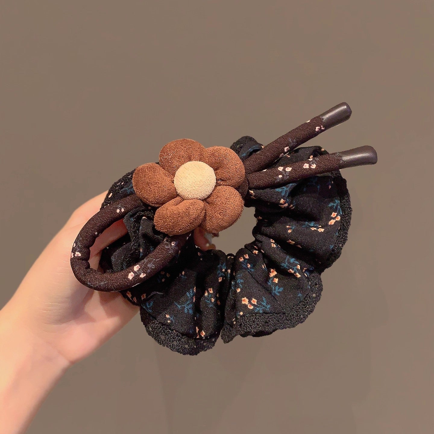 C廠【Y976】優雅氣質碎花布藝髮圈蝴蝶結花朵腸圈頭飾秋冬新款紮馬尾髮繩頭繩
 25.12-4「C廠-單筆結帳需滿，NT$500出貨(不含運費)」