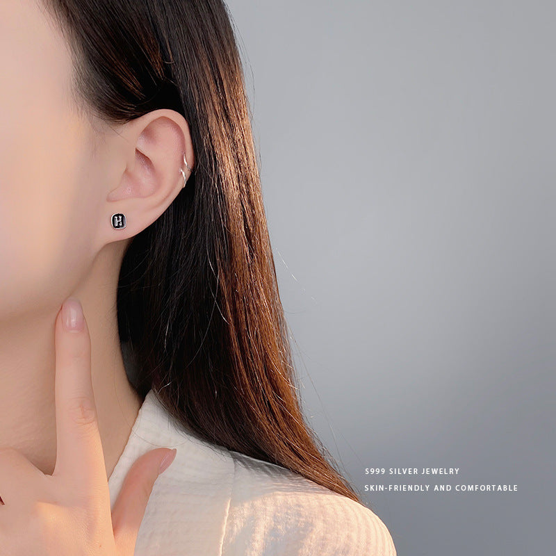 E廠【YC9783E】S999足銀時尚黑色滴膠H螺絲耳環女個性冷淡風高級感耳飾 24.03-3