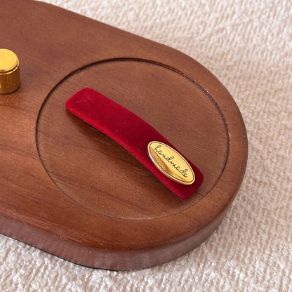 C廠【Y935】法式復古金標絲絨髮夾一字夾高級感側邊夾瀏海夾簡約氣質髮卡髮飾
 25.12-3「C廠-單筆結帳需滿，NT$500出貨(不含運費)」