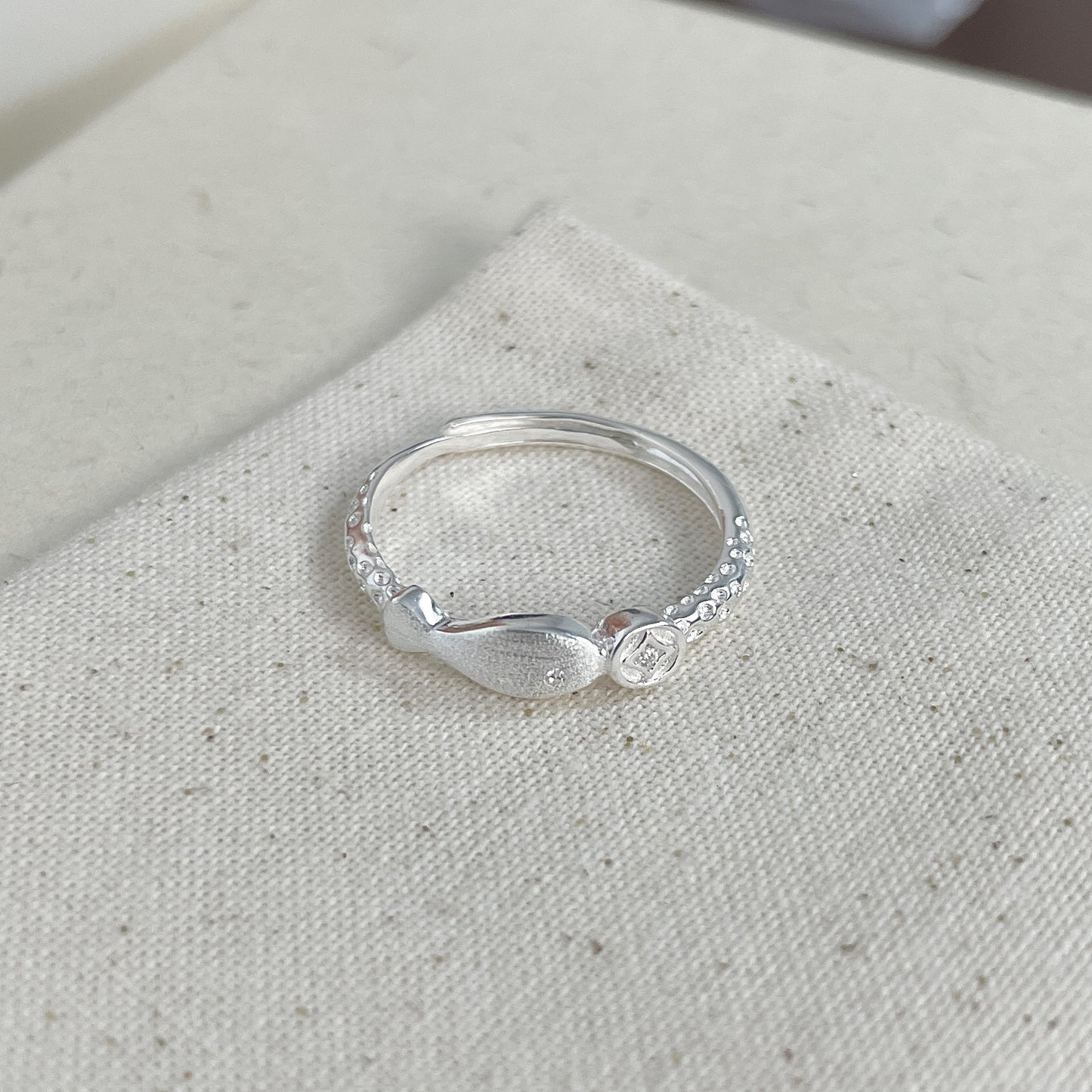 E廠【XDQ8864R】S999純銀精緻拉絲小魚錢幣戒指女時尚個性銅錢開口指環冷淡風
 25.12-1