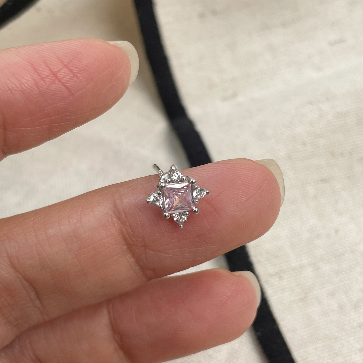 F廠【DQ10067E】S925純銀小眾設計四芒星方糖耳環女精緻鋯石耳骨釘百搭耳飾潮
 25.09-1