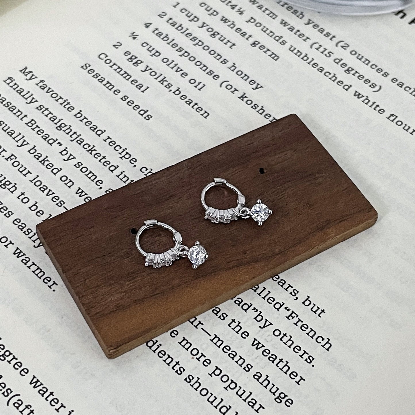 E廠【XDQ11022E】小眾設計感迷你閃鑽耳圈S925純銀簡約冷淡風鋯石耳墜耳飾女潮
 25.12-2