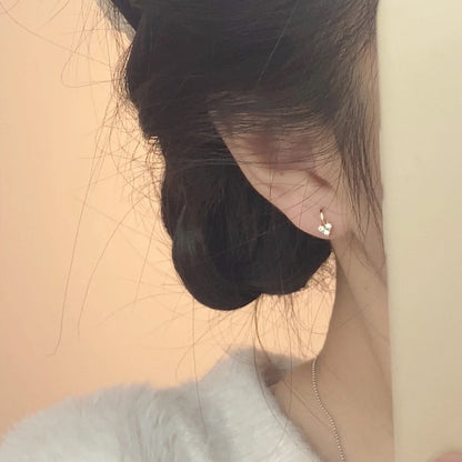 E廠【XDQ10319E】S925純銀精緻迷你一字三鑽花花耳環女小眾設計感鋯石百搭耳飾
 26.01-1
