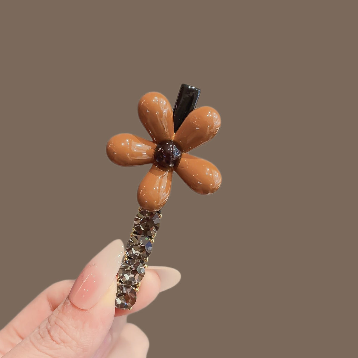 C廠【X677】復古咖色花朵水鑽髮夾女高級感新款側邊瀏海夾韓版百搭碎髮鴨嘴夾
 26.08-2「C廠-單筆結帳需滿，NT$500出貨(不含運費)」
