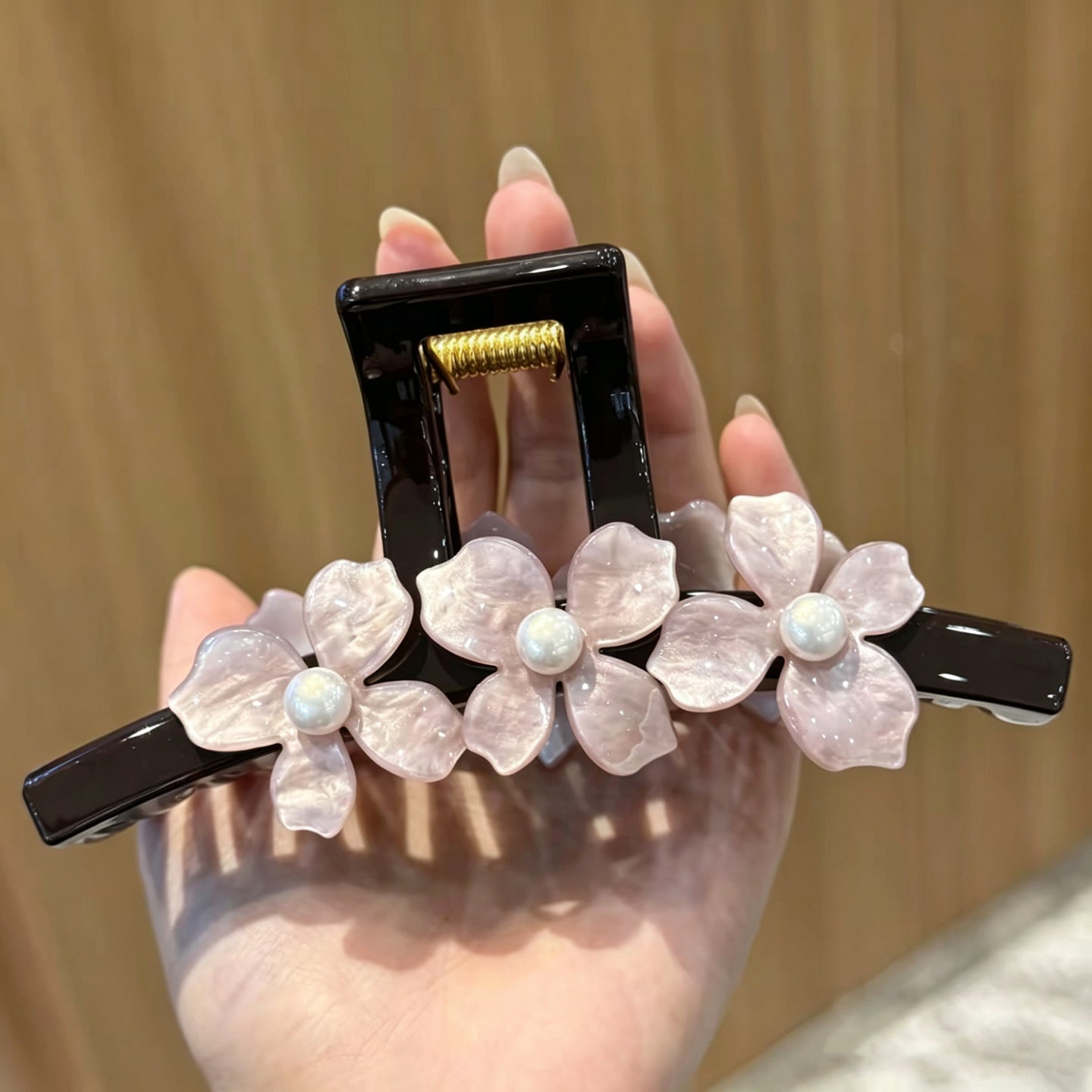 C廠【X746】氣質粉紅色花朵頭髮抓夾女高級感大號鯊魚夾2026新款髮夾髮量大髮飾
 26.08-4「C廠-單筆結帳需滿，NT$500出貨(不含運費)」