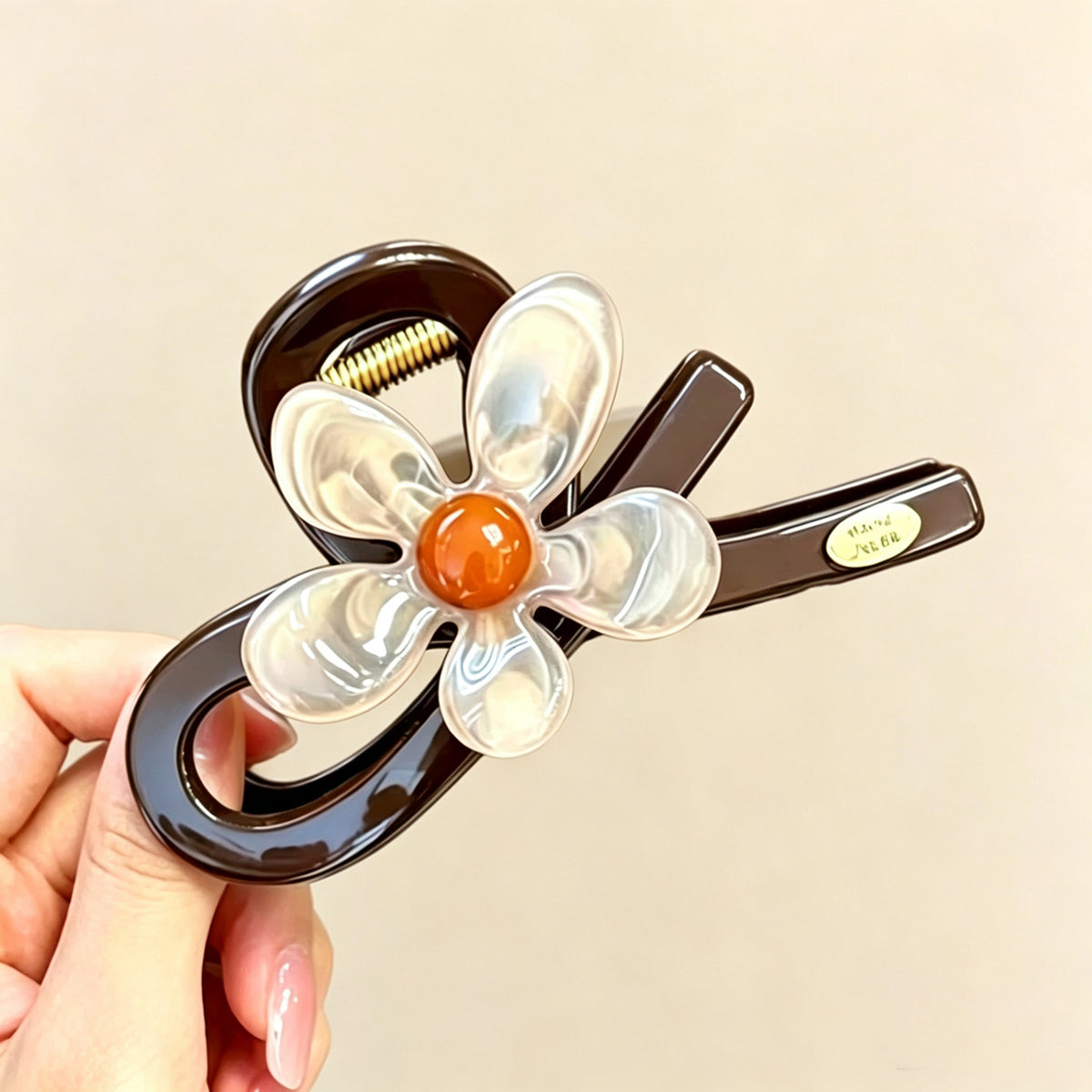 C廠【X1044】花朵大號盤發鯊魚夾抓夾
 26.10-3「C廠-單筆結帳需滿，NT$500出貨(不含運費)」