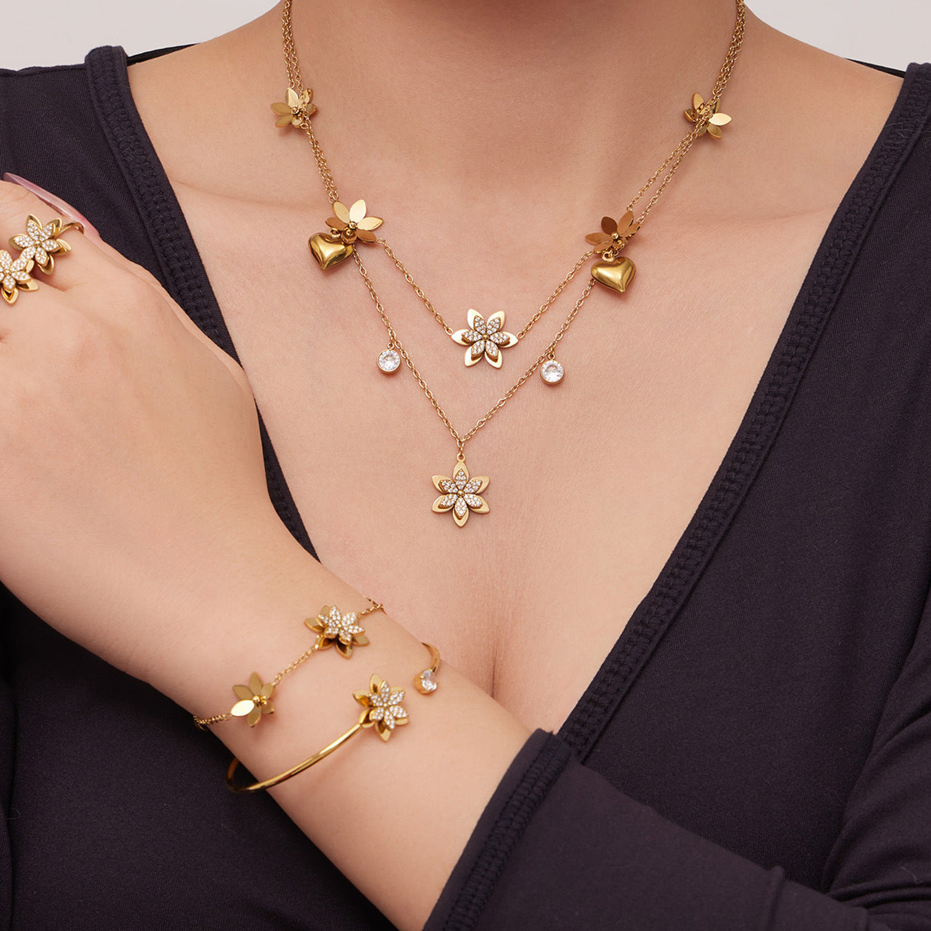 B廠【TXF545】歐美時尚5A鋯石雙層花朵愛心多吊墜項鍊氣質手鍊耳環戒指手鐲套裝
 26.02-4