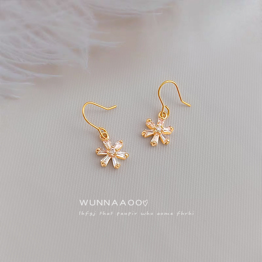 C廠【7061】微鑲鋯石簡約小雪花極簡主義新款清新甜美小巧飾品女
 25.11-2